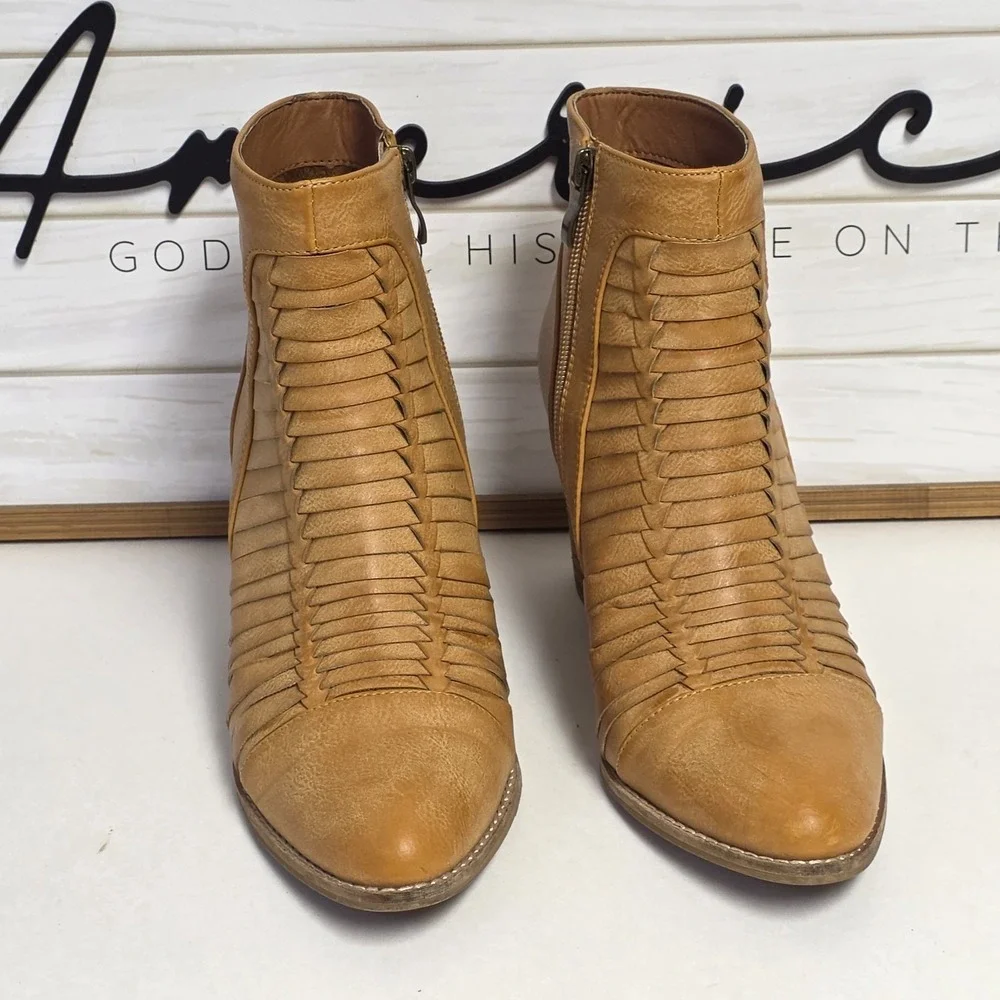 Beast Fashion Buckle McKenna Western Ankle Boots 7.5 Women's Camel Tan Block